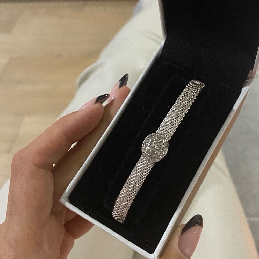 Elegant Silver Bracelet with Crystal Accents
